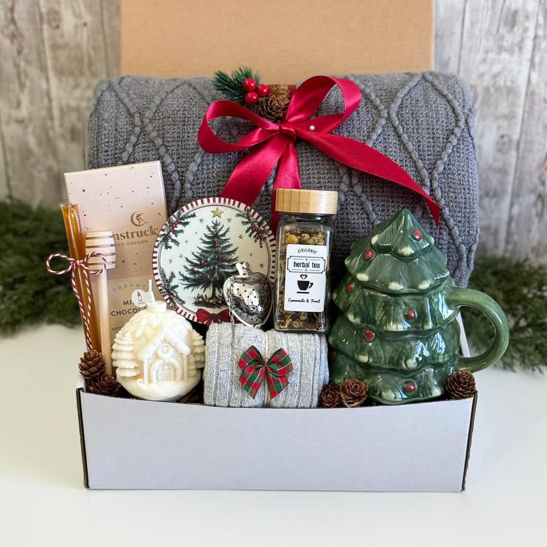 Christmas Tea-by-the-Tree Gift Box
