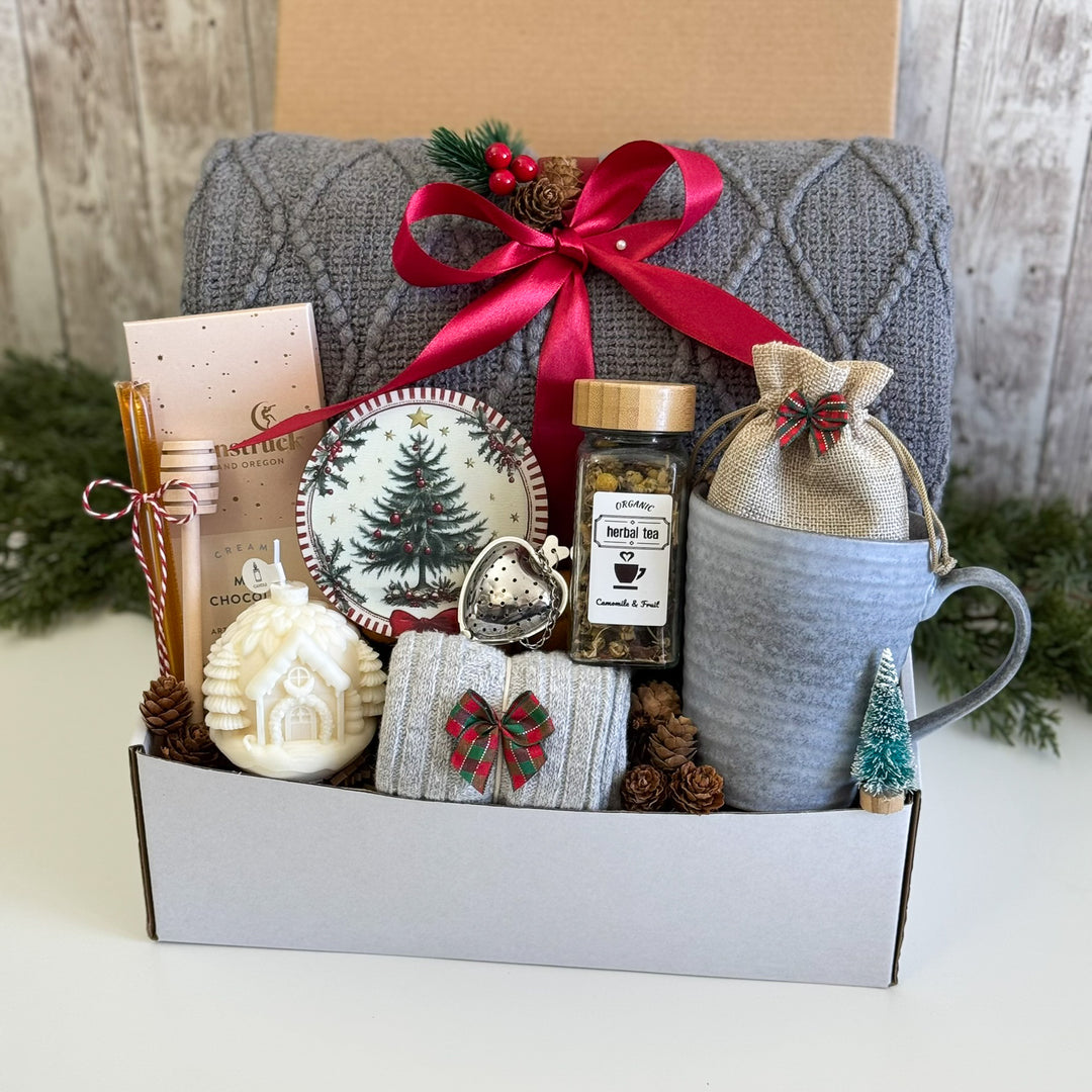 Christmas Tea & Candle Cabin Gift Box