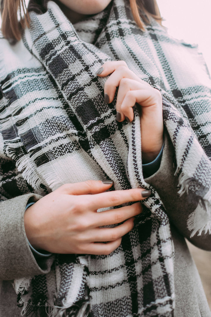 Black & White Plaid Blanket Scarf Bridesmaid Oversized Blanket Scarf Personalized Gifts Winter Scarf Bridesmaid Favors Plaid Shawl