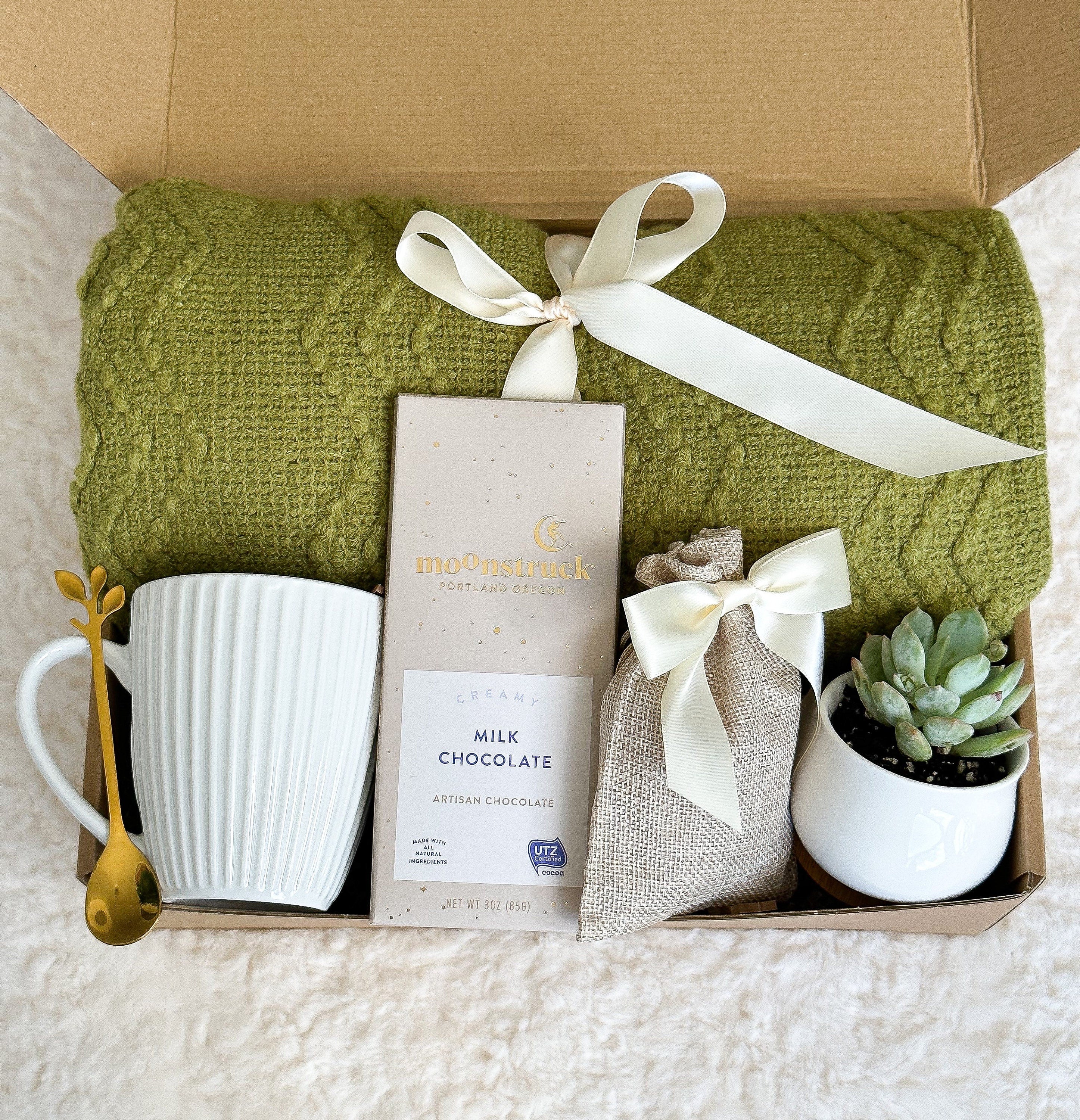 Cozy Gift Box | Hygge Gift Box | Thinking of You Gift store | Get Well Soon Gift | Hug in a Box | Self Care Box | Self Care Gift |